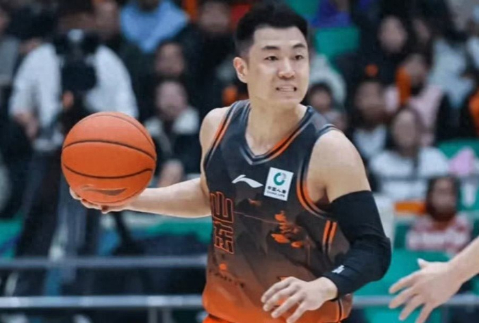 山东核心外援伤退，球队