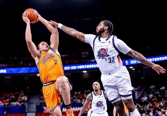 山东核心外援伤退，球队大胜四川刷新28连败纪录