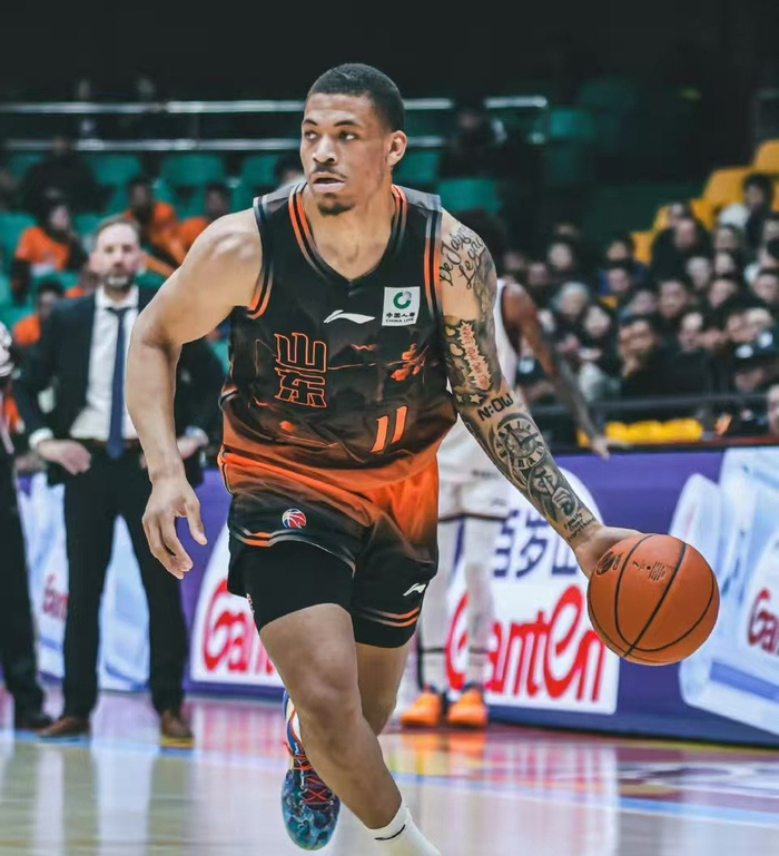 山东核心外援伤退，球队大胜四川刷新28连败纪录