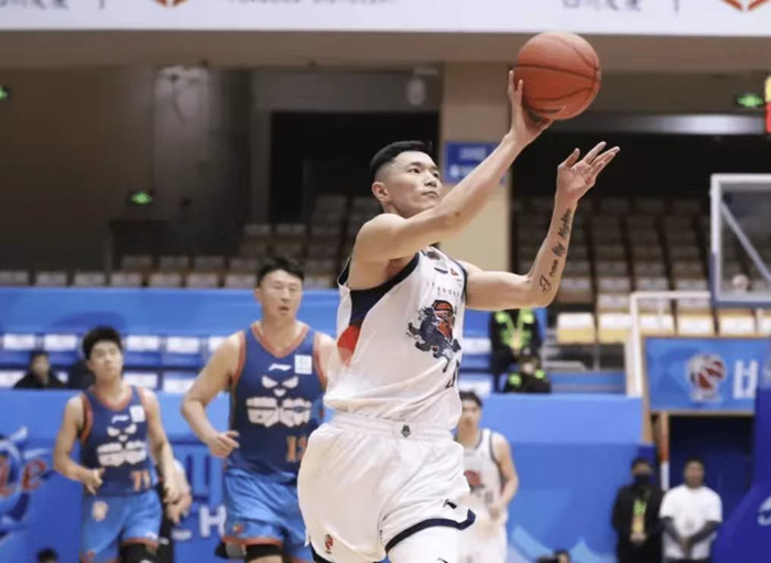 山东核心外援伤退，球队大胜四川刷新28连败纪录