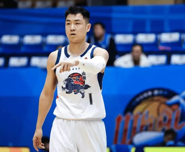 山东核心外援伤退，球队大胜四川刷新28连败纪录