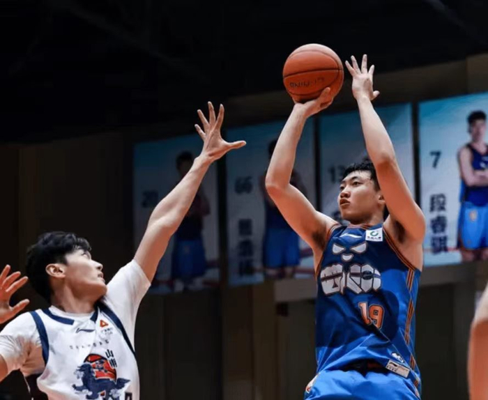 山东核心外援伤退，球队大胜四川刷新28连败纪录