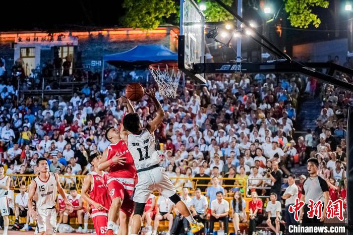 湖南“村BA”燃动爱国村 民族风情与篮球激情齐