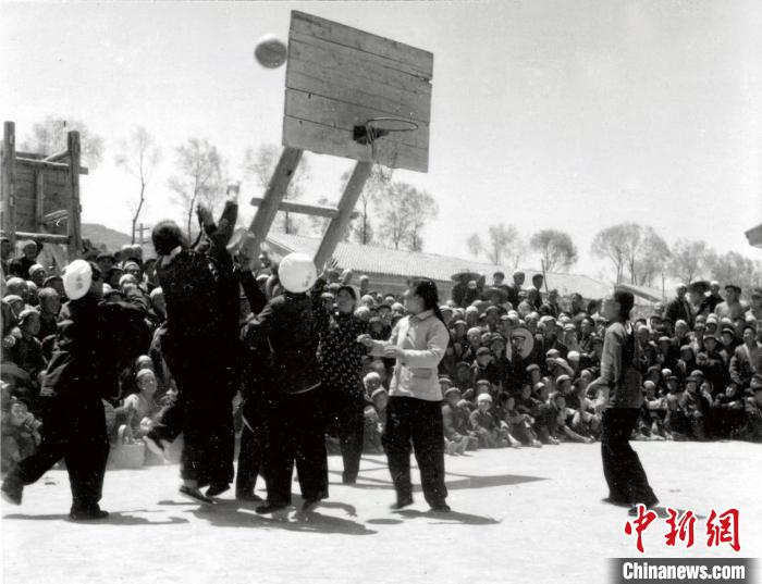 甘肃临夏以篮球为媒会友