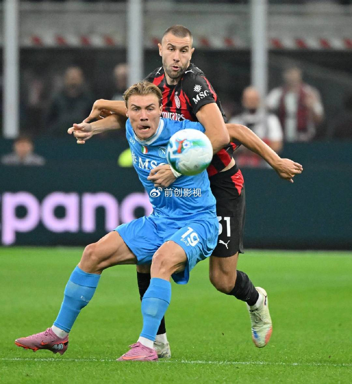 米兰夏窗转会动态：格雷茨卡、卡斯特罗或引援