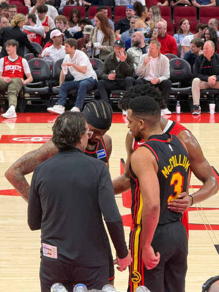 阿门怒斥未被关注 老鹰火箭鏖战焦点成谜